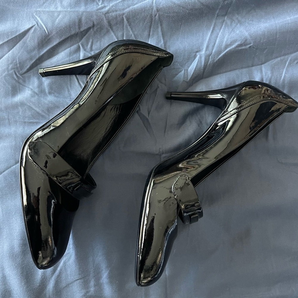Burberry Black Patent Leather Heel Size 10. Never worn. - Picture 6 of 11